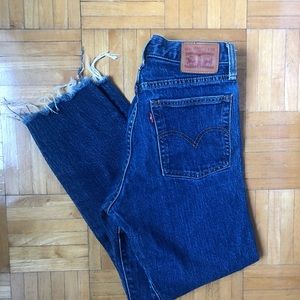Classic levi’s denim. High rise. Straight leg.